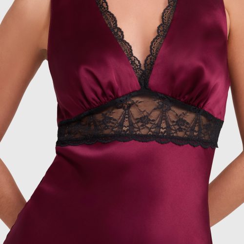 SC 22738 SLIP DRESS BURGUNDY DETAIL